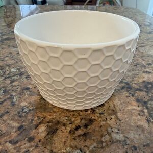 White Honeycomb Textured Flower Pot